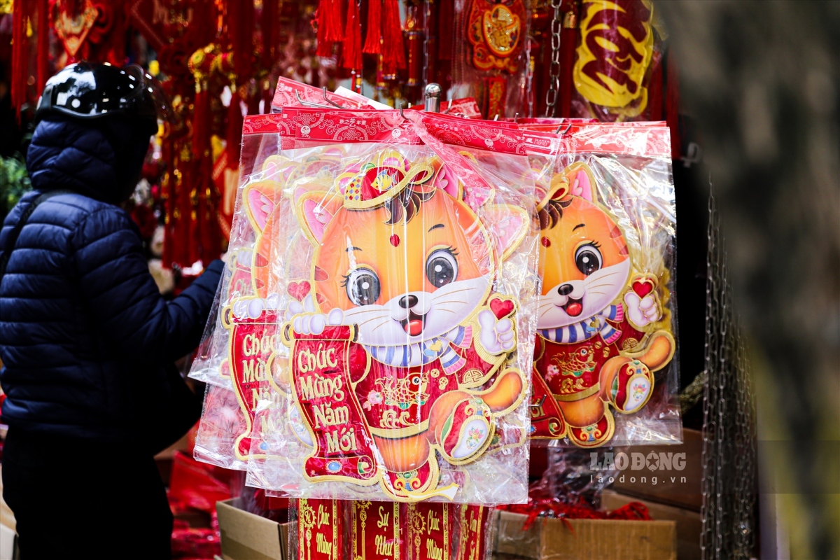 hang ma street decked out in red for tet celebrations after christmas picture 7