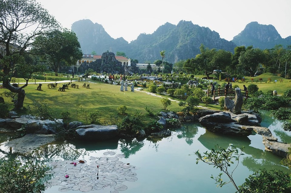 Dan vien chau son dep nhu troi Au thu nho o ninh binh hinh anh 16