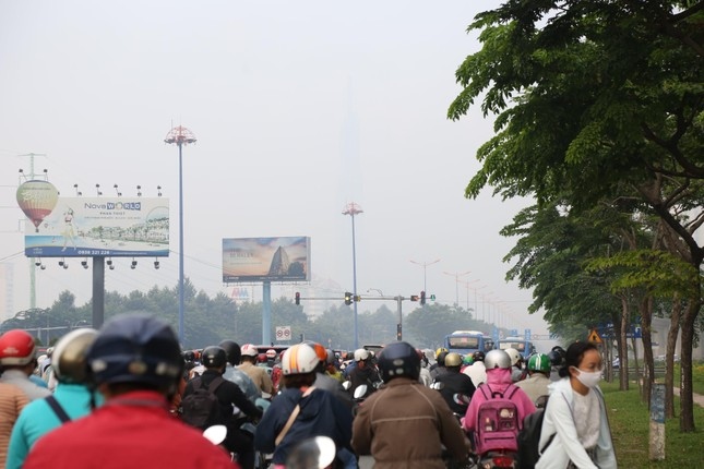 hcm city residents bask in warm clothes as temperatures drop picture 10