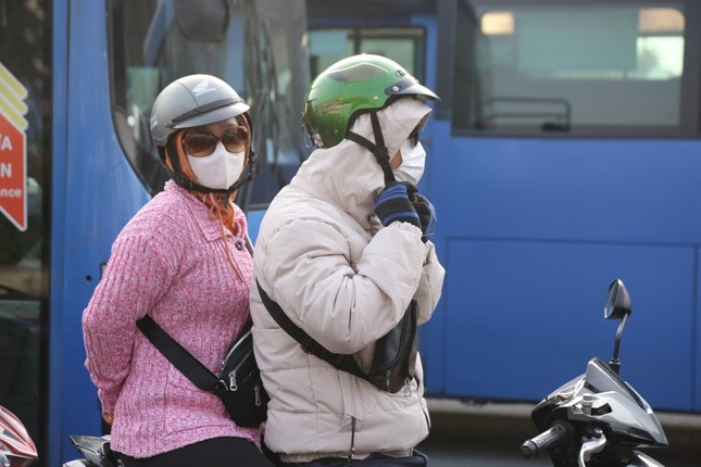 hcm city residents bask in warm clothes as temperatures drop picture 4
