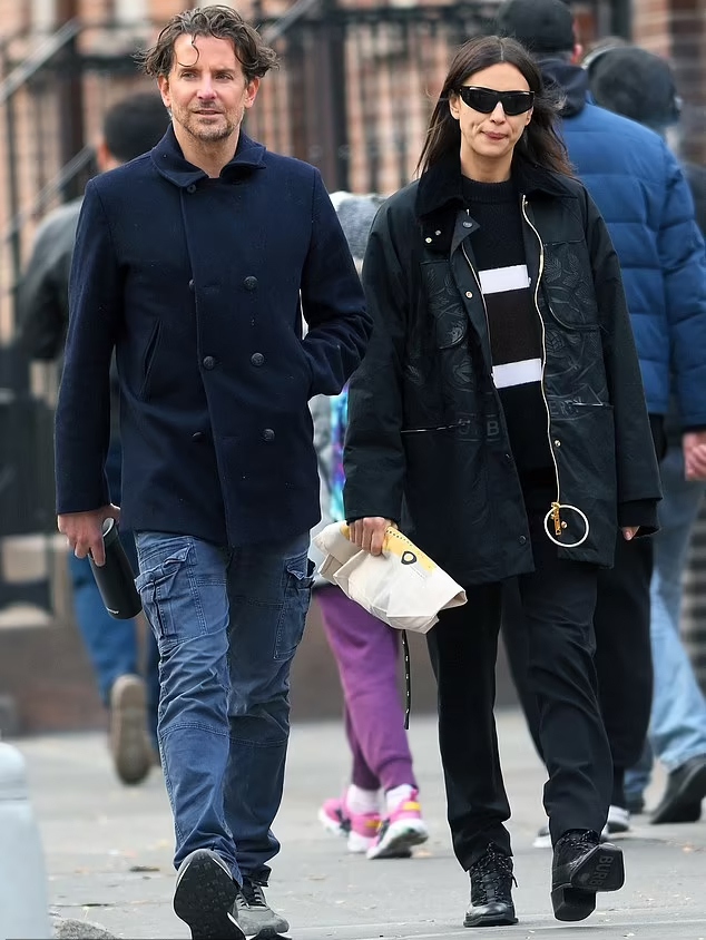 sieu mau irina shayk va bradley cooper vui ve di choi giua on ao tai hop hinh anh 5