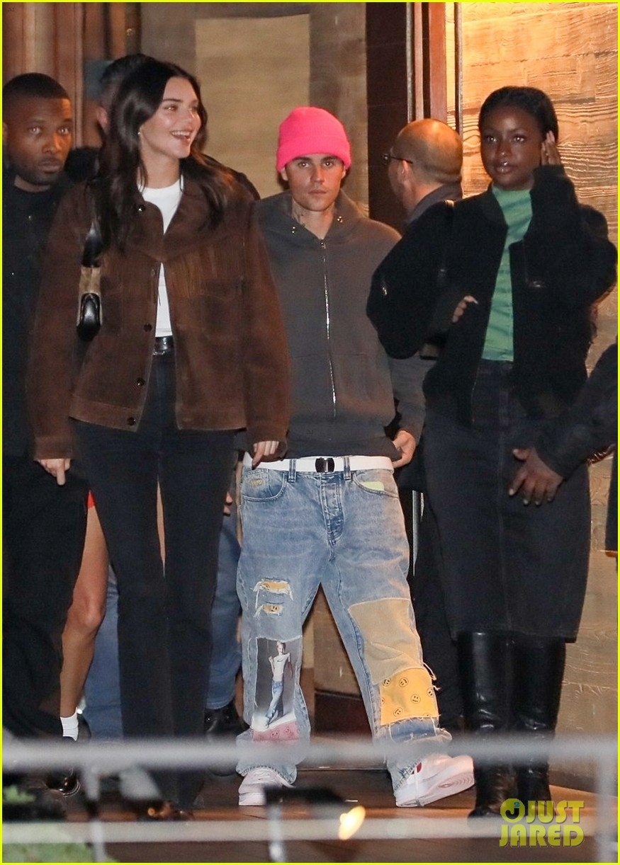 kendall jenner rang ro di an toi cung ban be sau khi chia tay ban trai hinh anh 1