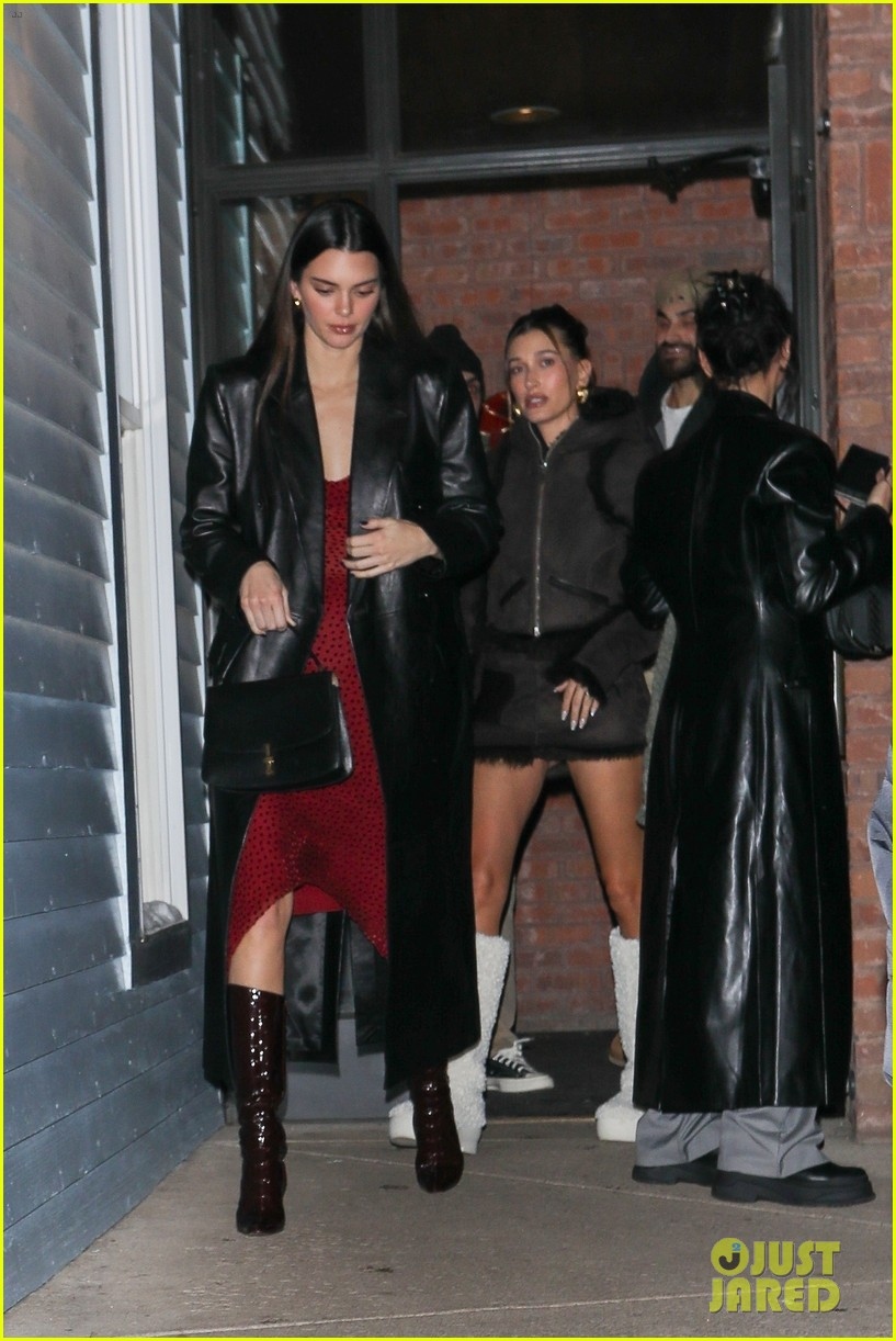 kendall jenner xinh dep di choi cung ban be sau khi xac nhan chia tay ban trai hinh anh 2