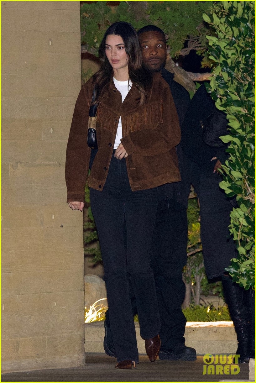 kendall jenner rang ro di an toi cung ban be sau khi chia tay ban trai hinh anh 6