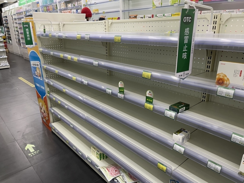 Trung Quốc nới lỏng chống dịch, nhiều loại thuốc cảm sốt cháy hàng