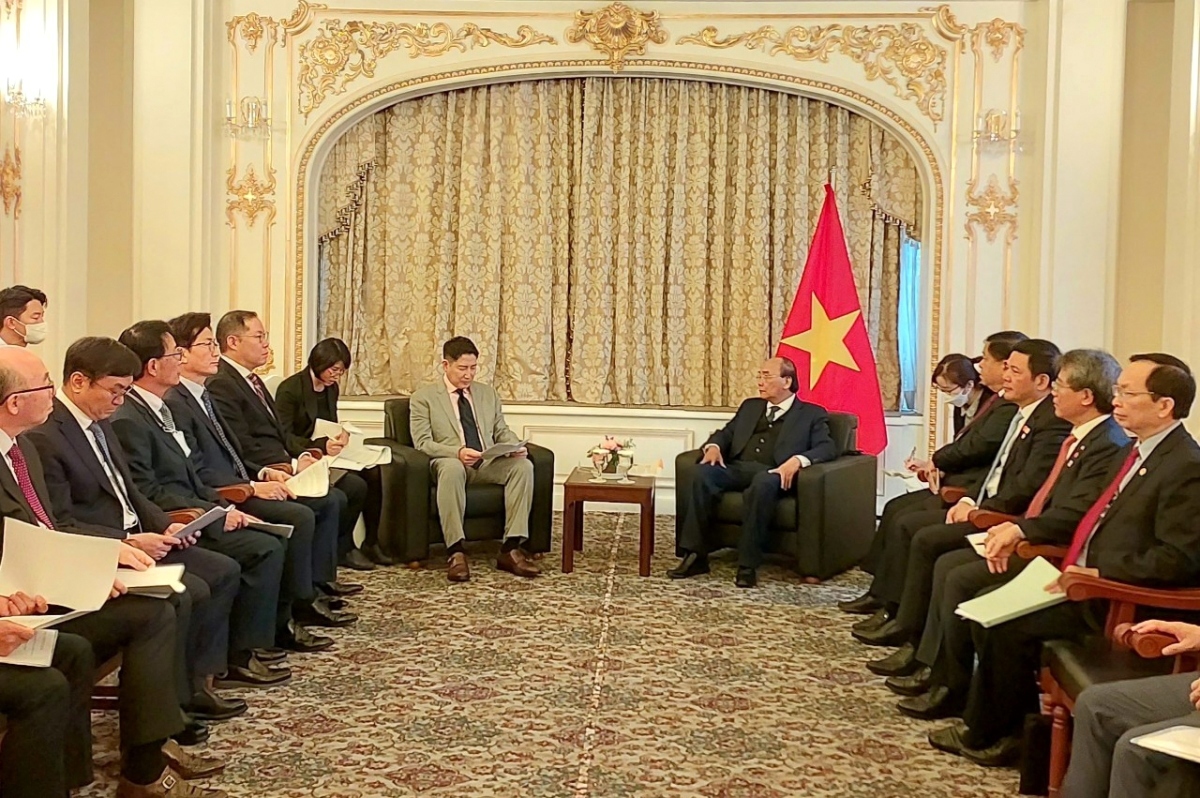 state president encourages rok investment in vietnam picture 1