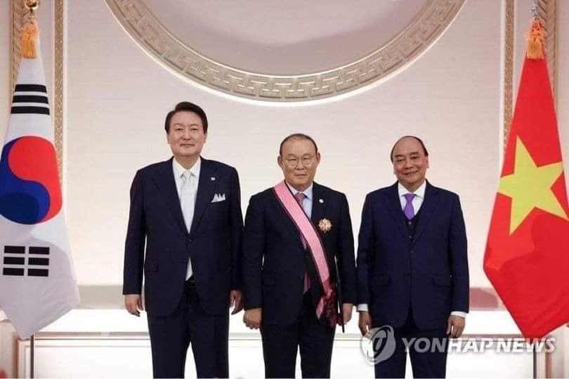 park hang-seo receives rok s order of diplomatic service merit picture 1 park hang-seo receives rok s order of diplomatic service merit picture 1