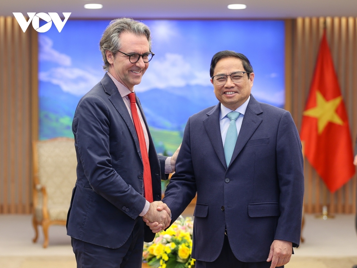 vietnam committed to fighting illegal fishing, pm tells eu ambassador picture 1