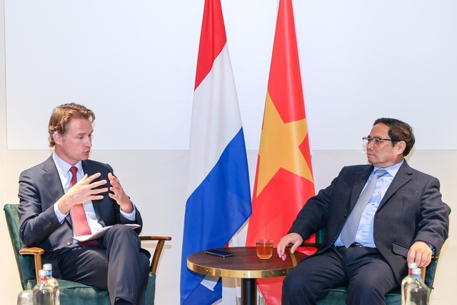 pm holds dialogue with leading dutch businesses picture 2