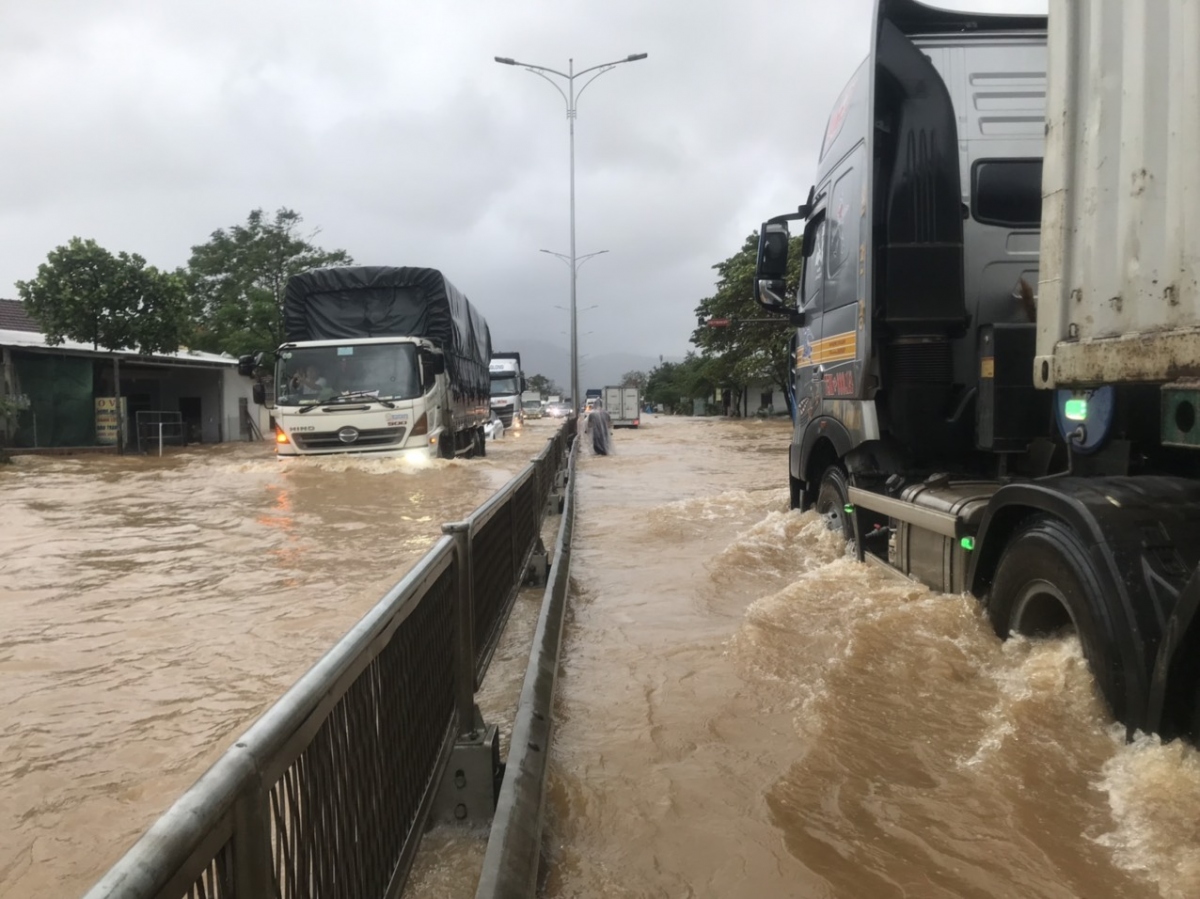 Mưa lũ bất thường, một người mất tích ở Huế