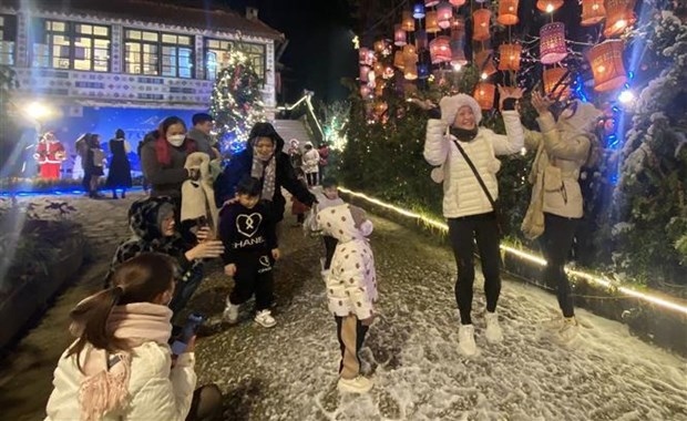  sa pa snowy paradise winter festival opens picture 1