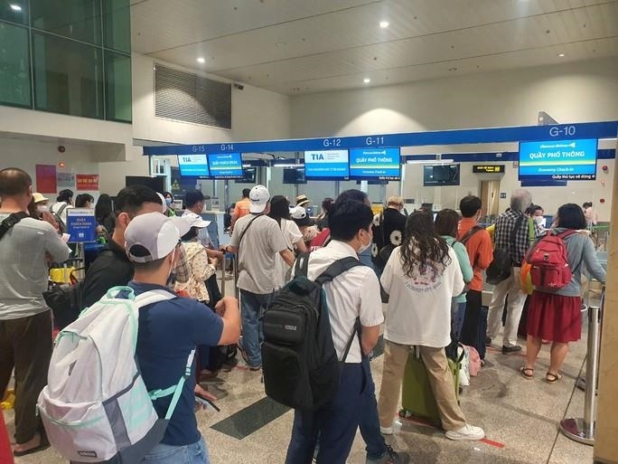 tan son nhat airport ready for record passenger numbers during tet picture 1