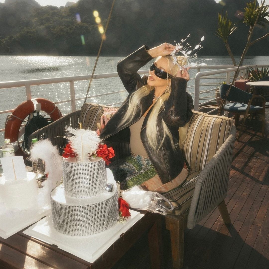 christina aguilera celebrates 42nd birthday in ha long bay picture 3