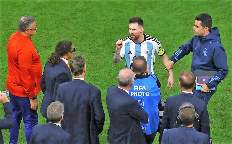 Messi nỏi nóng, khiêu khích đối thủ khi Argentina vào bán kết ...
