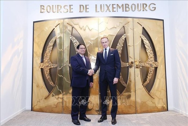 prime minister visits luxembourg stock exchange picture 1