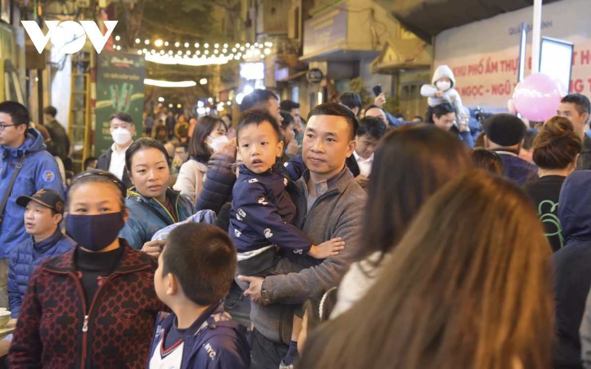 dao ngoc ngu xa night food street debuts in hanoi picture 8
