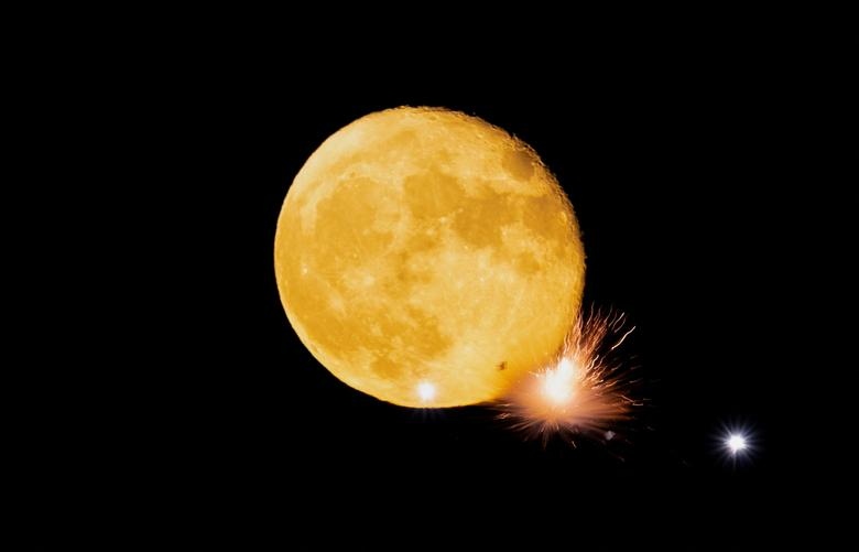 Những hình ảnh Mặt Trăng đẹp hớp hồn trong năm 2022