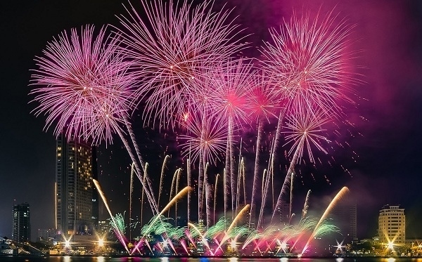 fireworks to light up ho chi minh city skies on new year s eve picture 1