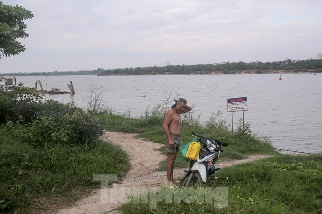 ha noi ret cam cam, nhieu nguoi van luyen cong tam song hong hinh anh 12