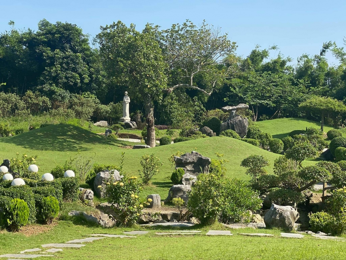 Dan vien chau son dep nhu troi Au thu nho o ninh binh hinh anh 19