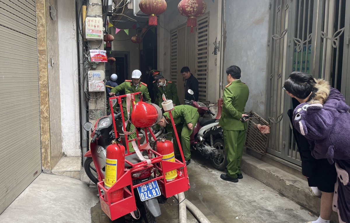 Dun bep cui nau an cho thu cung gay chay nha o vu trong phung ha noi hinh anh 3