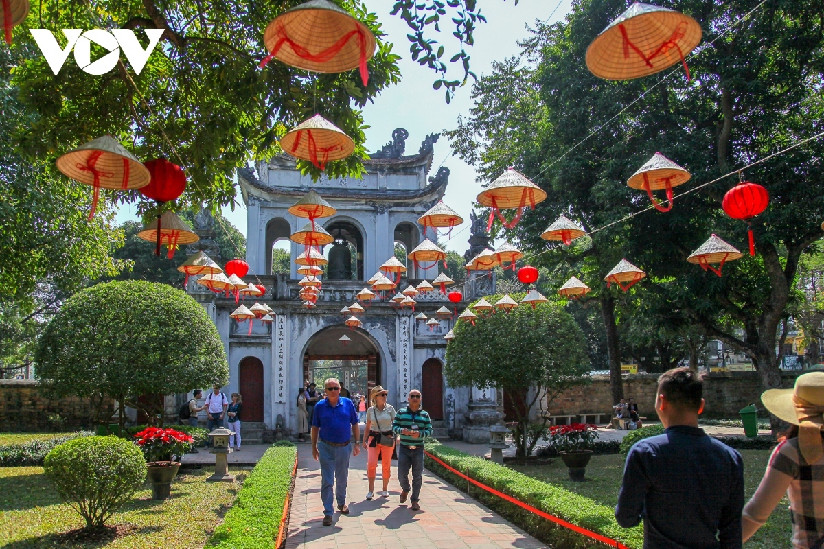 hanoi receives 18.7 million tourists this year picture 1