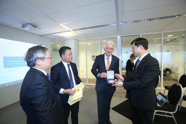 vietnam, netherlands share experience in data connection picture 1