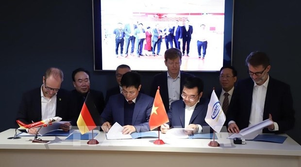 vietnamese, german partners seal deal in air transport, logistics picture 1