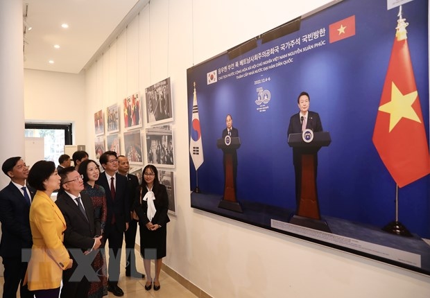 photo exhibition marks 30 years of vietnam-rok ties picture 2