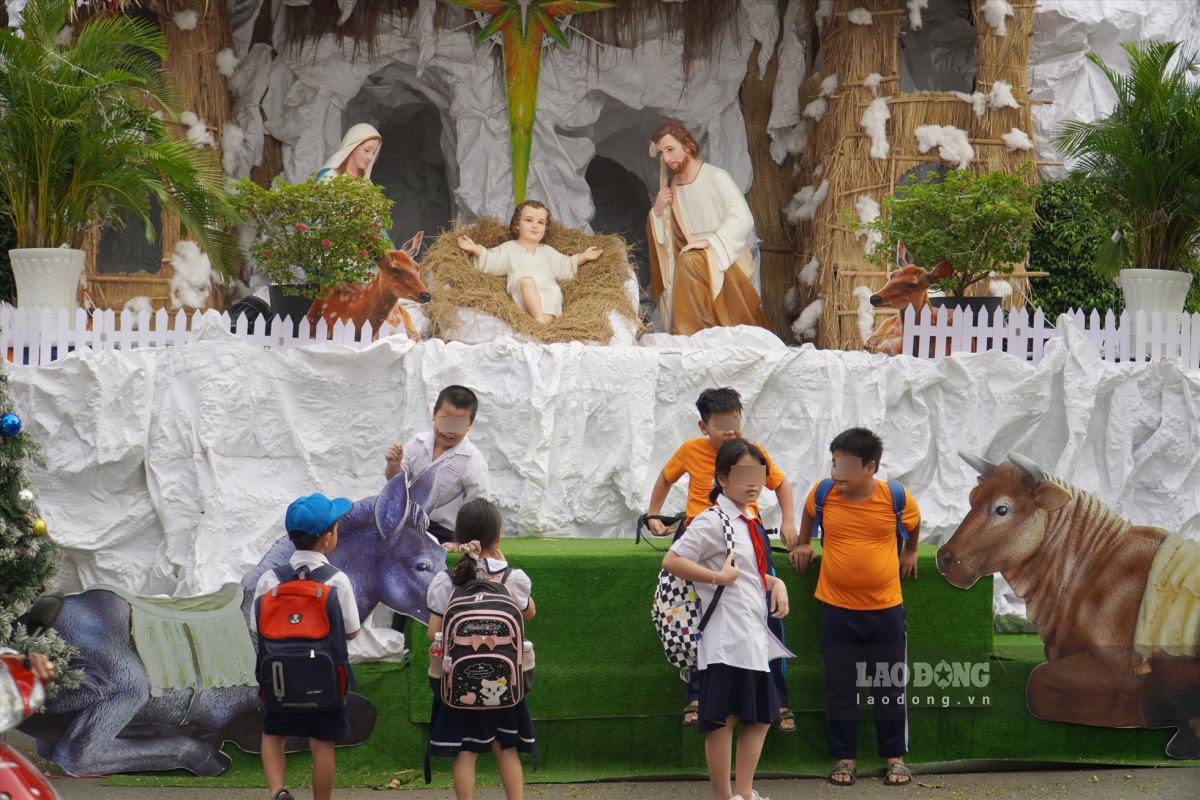 christmas atmosphere descends on parishes in ho chi minh city picture 8