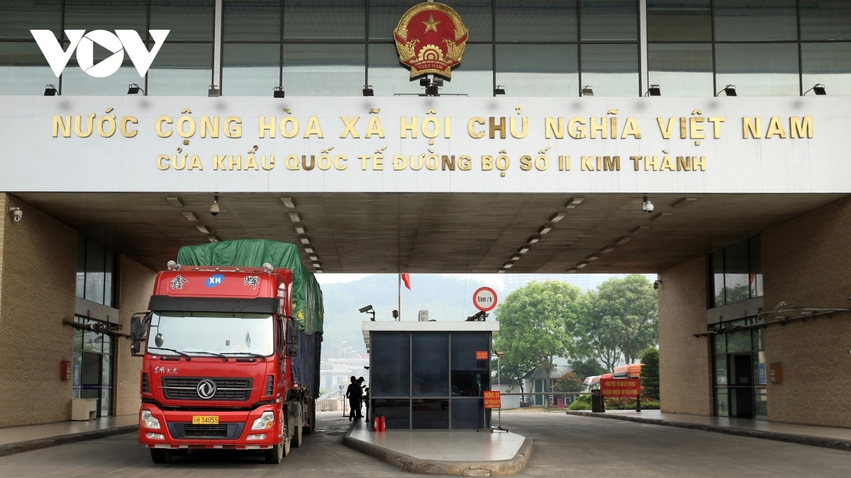 vietnam and china to negotiate on full opening of lao cai border gates picture 1