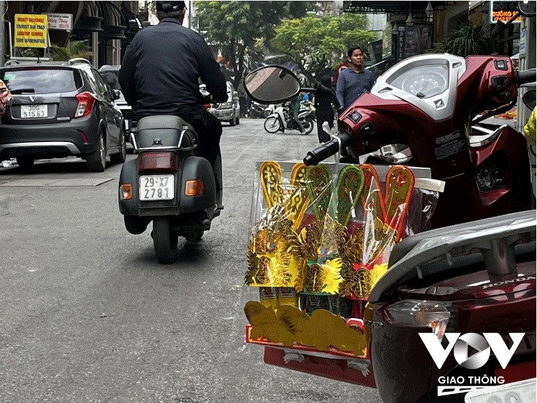 nguoi ha noi cung ong cong ong tao som hinh anh 18