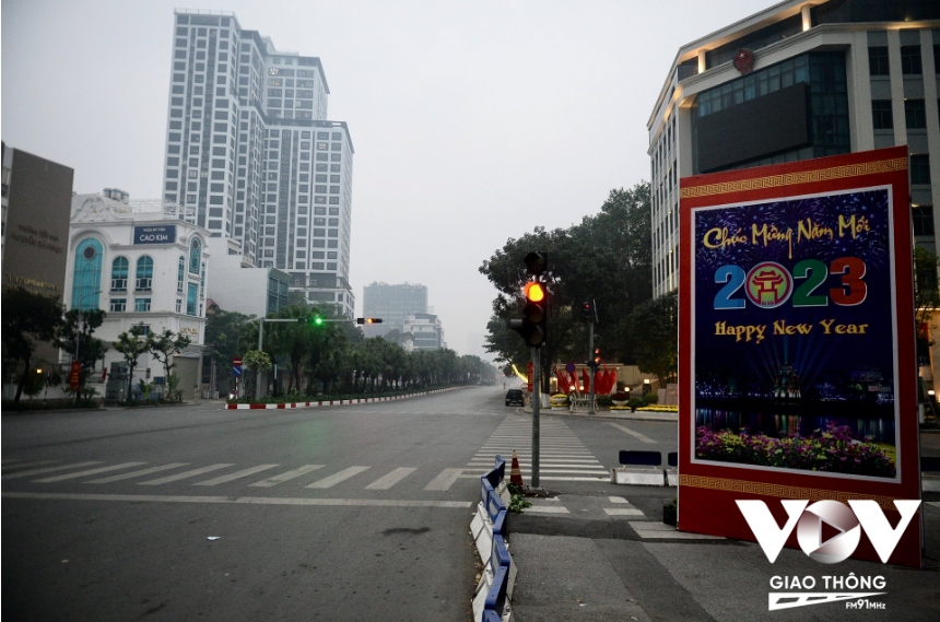 Duong pho ha noi tinh lang trong sang dau nam moi hinh anh 1