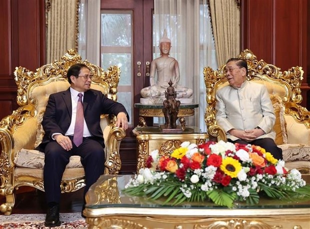 pm pham minh chinh visits former leaders of laos picture 1