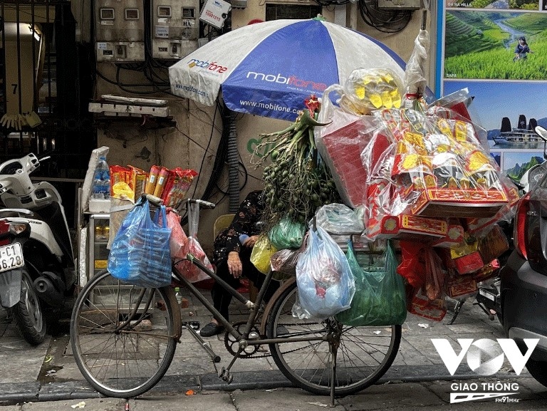 nguoi ha noi cung ong cong ong tao som hinh anh 19