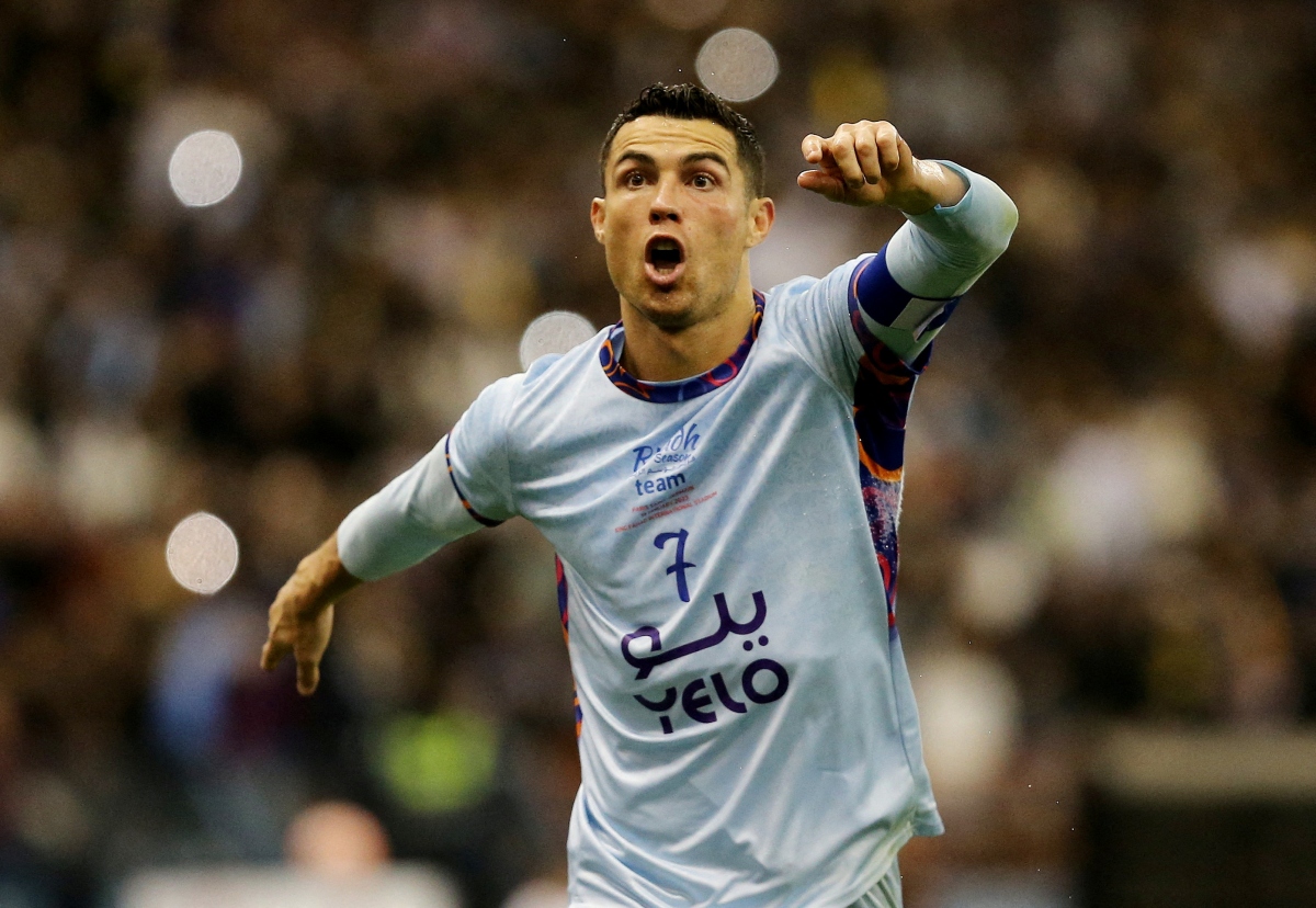 Ronaldo ghi cú đúp nhưng vẫn thất bại trước Messi ở Saudi Arabia