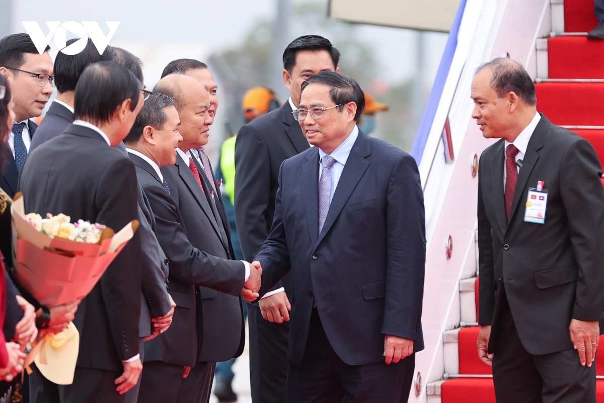 pm chinh begins official visit to laos picture 3