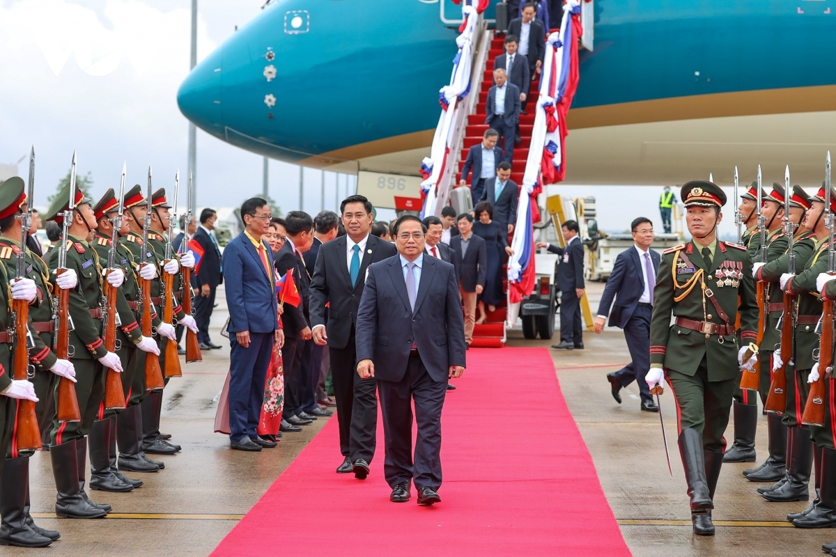 pm chinh begins official visit to laos picture 4