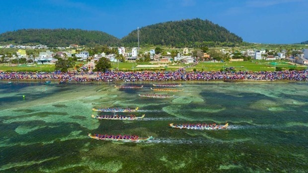 tu linh boat racing festival in ly son features national ritual, culture picture 1