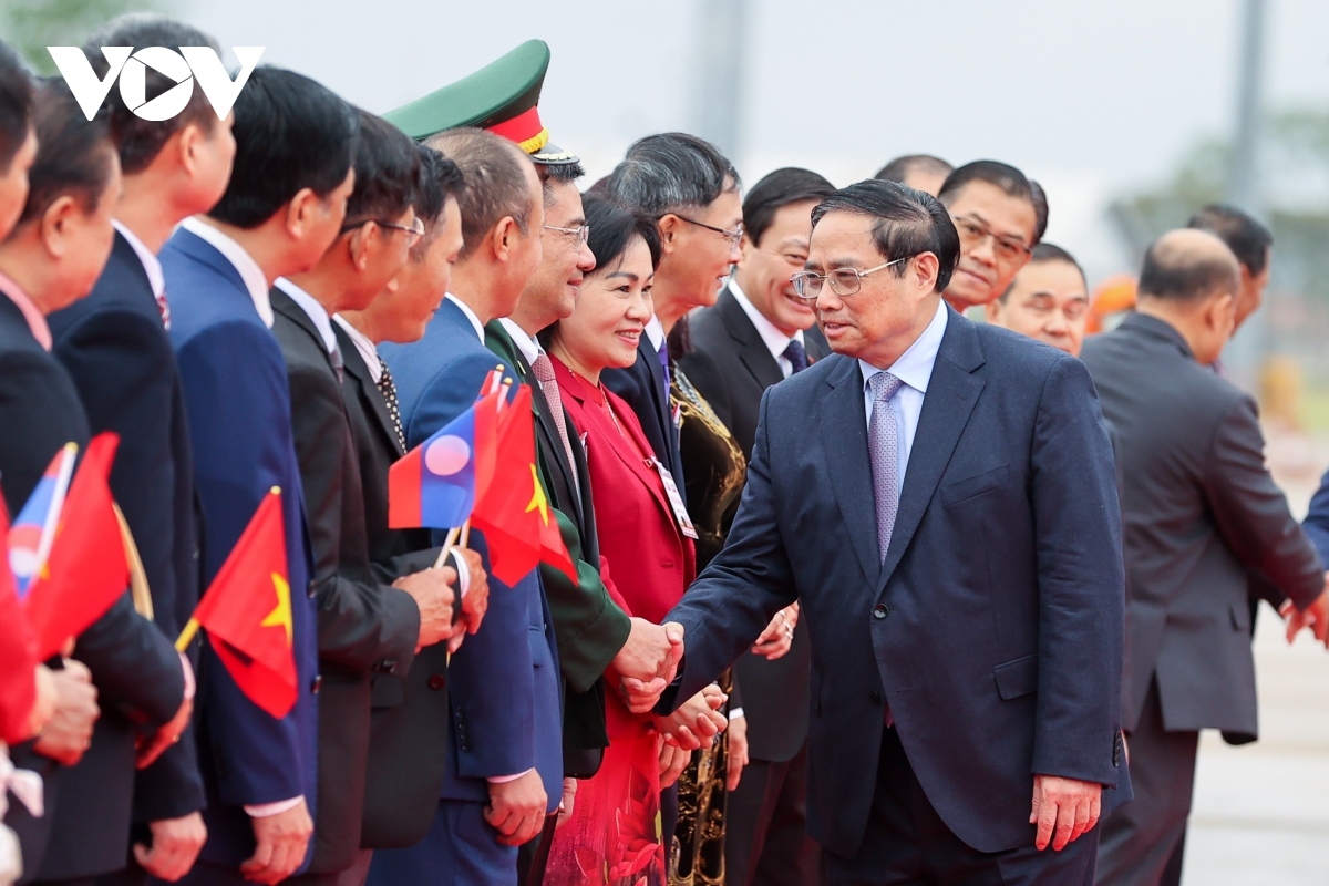 pm chinh begins official visit to laos picture 6