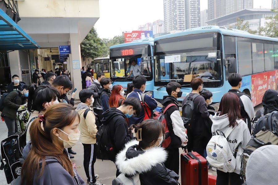 Cửa ngõ Thủ đô, bến xe đông nghẹt người ngày cuối kỳ nghỉ Tết Dương lịch