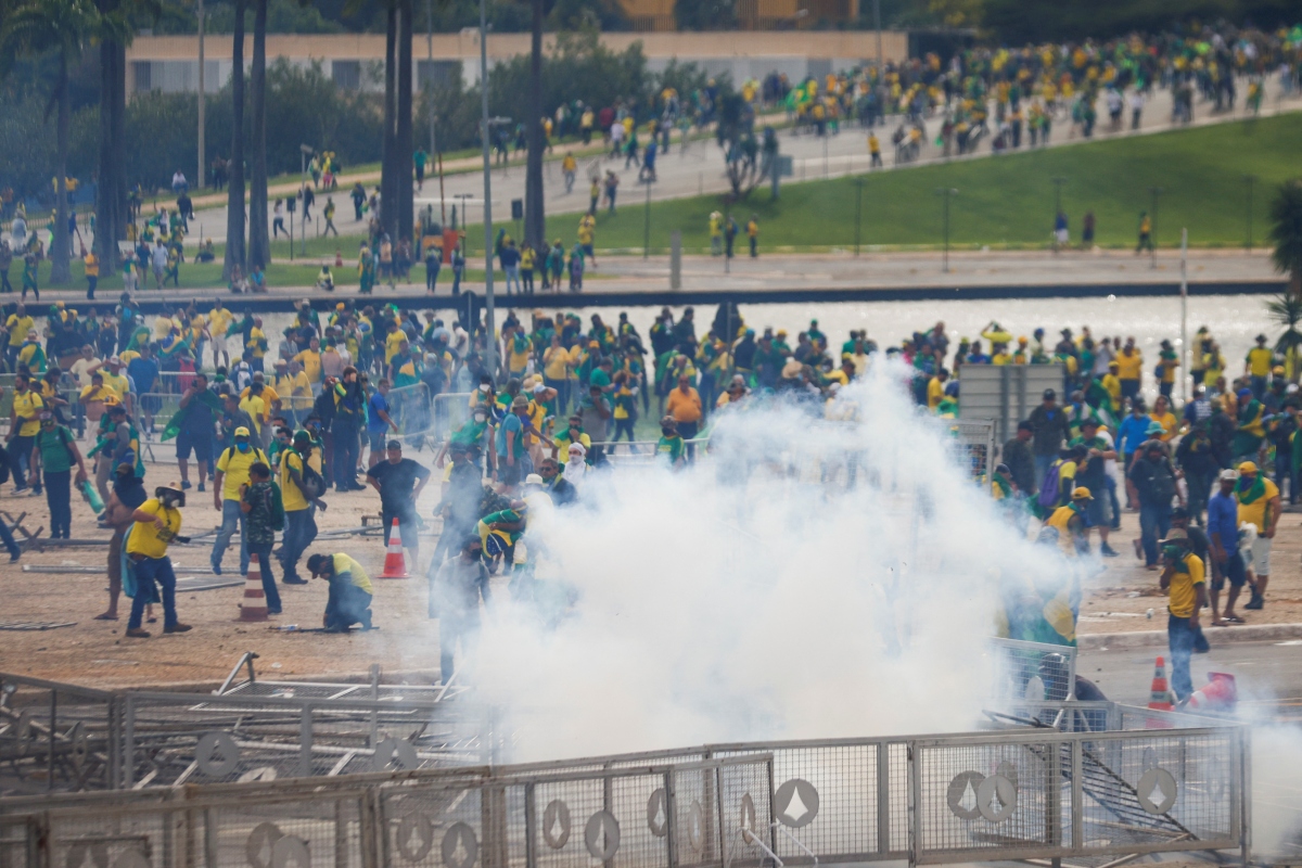 Đám đông ủng hộ cựu Tổng thống Brazil xông vào các tòa nhà chính phủ