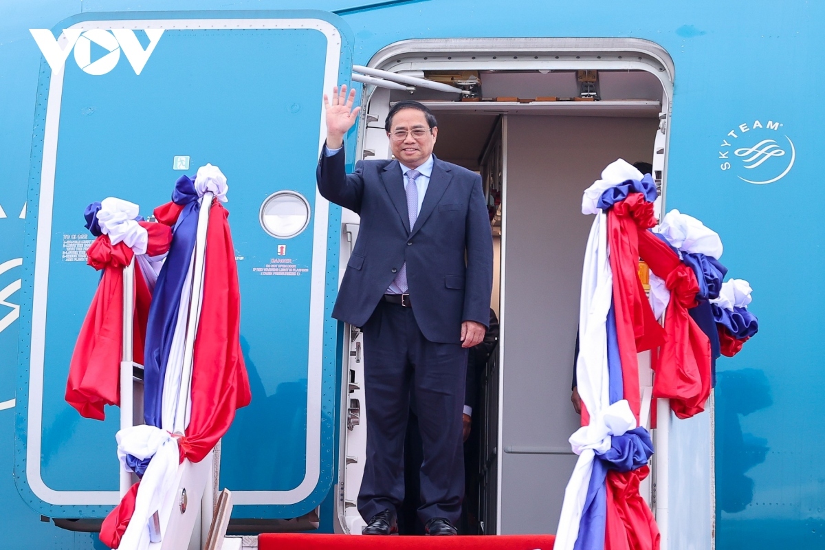 pm chinh begins official visit to laos picture 1