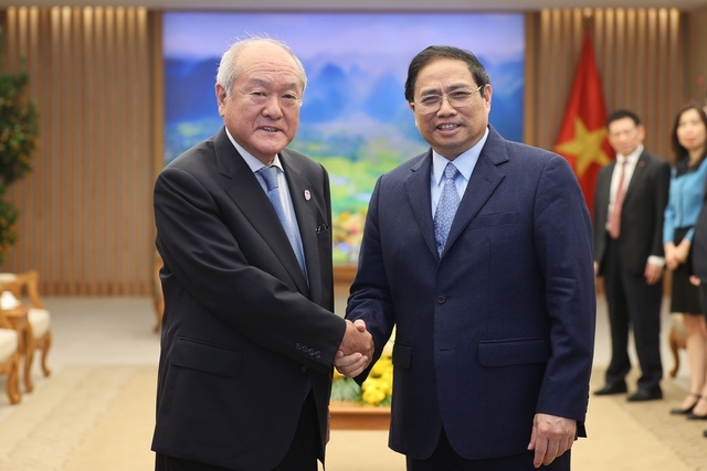 pm hosts japanese finance minister in hanoi picture 1
