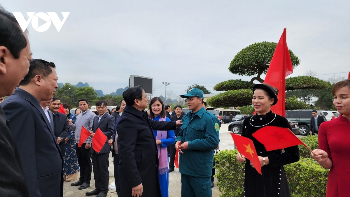 pm pays lunar new year visit to border cao bang province picture 1