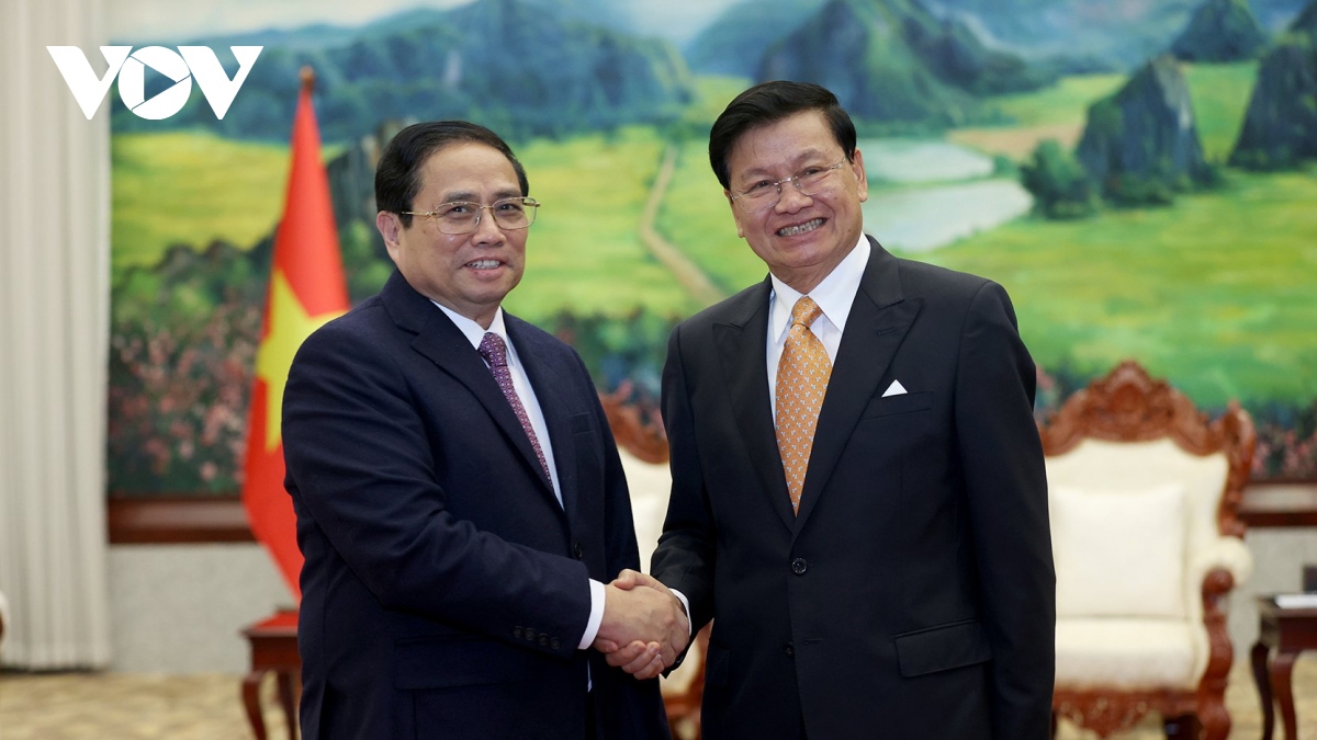 pm chinh meets party general secretary, president, and na chairman of laos picture 1