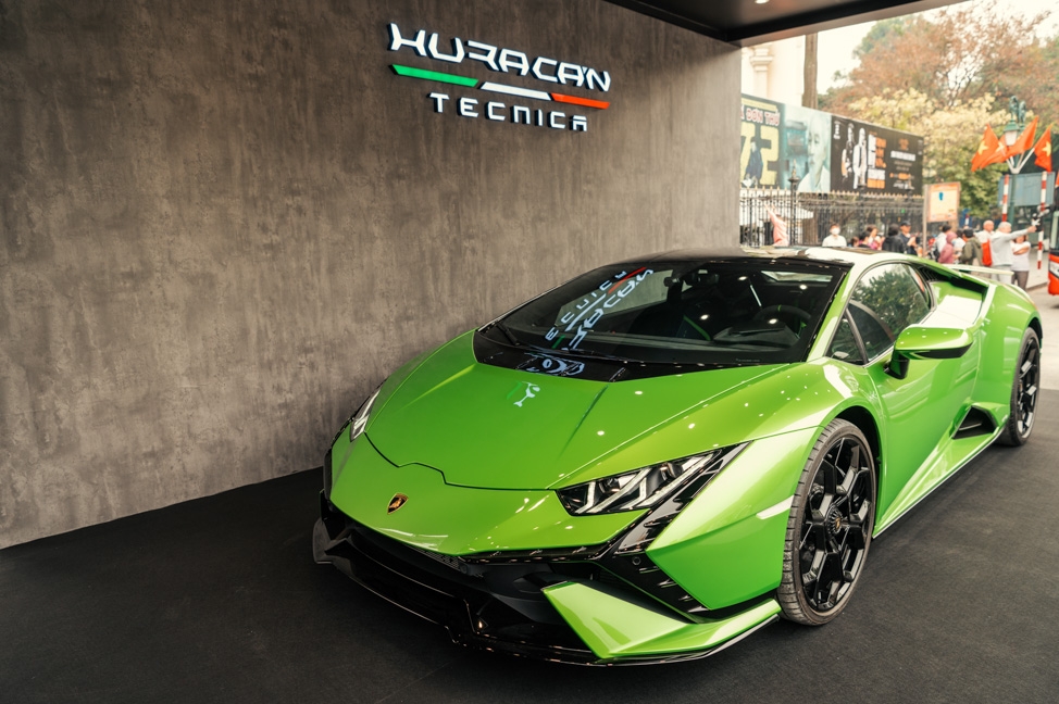 Cận cảnh Lamborghini Huracan Tecnica giá gần 20 tỷ đồng tại Hà Nội