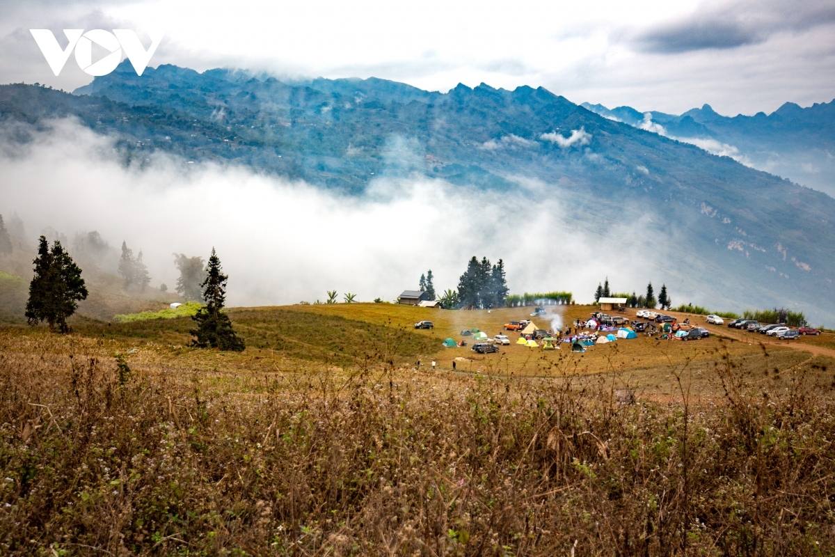 discovering majestic beauty of suoi thau steppe in ha giang picture 7