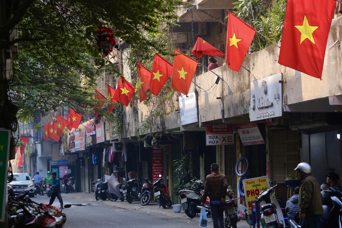 tet decorations spring up on streets across hanoi picture 6