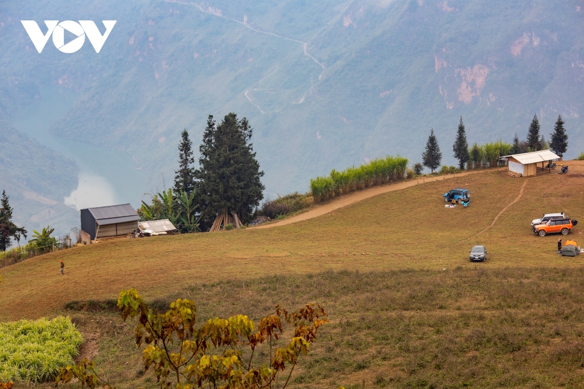 discovering majestic beauty of suoi thau steppe in ha giang picture 5